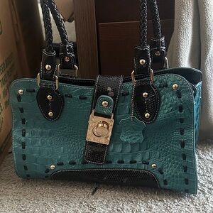 🔥Chic Teal and Black Croc-Embossed Shoulder Bag 🔥